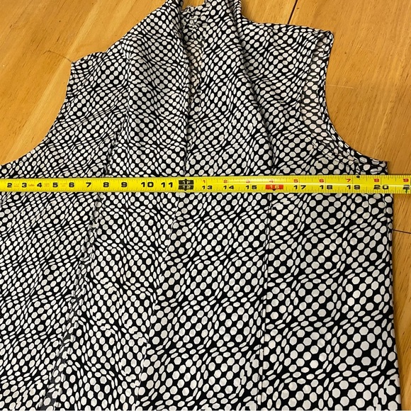 The jones Group Women Black/white Sleeveless Blouse Size Medium - Picture 9 of 10